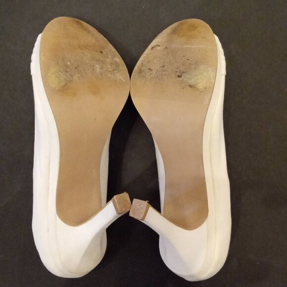 Charlotte Russe White Canvas Peep Toes Shoes size 9 Stilettos High Heels Pumps - Picture 8 of 9